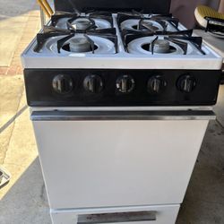Maytag 4 Burner Compact Stove 