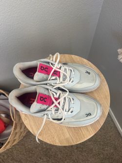 On court tennis shoes White and Pink (women size 8.5)