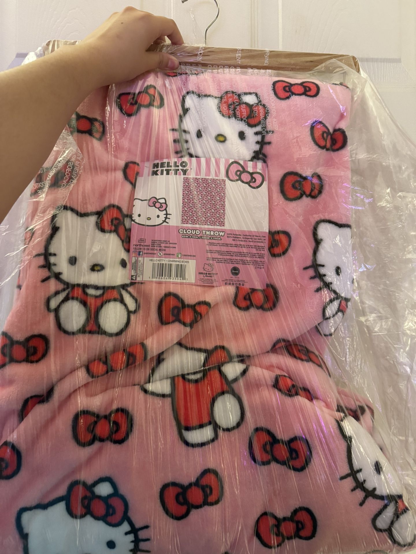Hello Kitty Bow Blanket