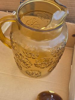 This is a vintage Anchor Hocking pitcher in the "Spring Song" (also known as Honey Gold) pattern
