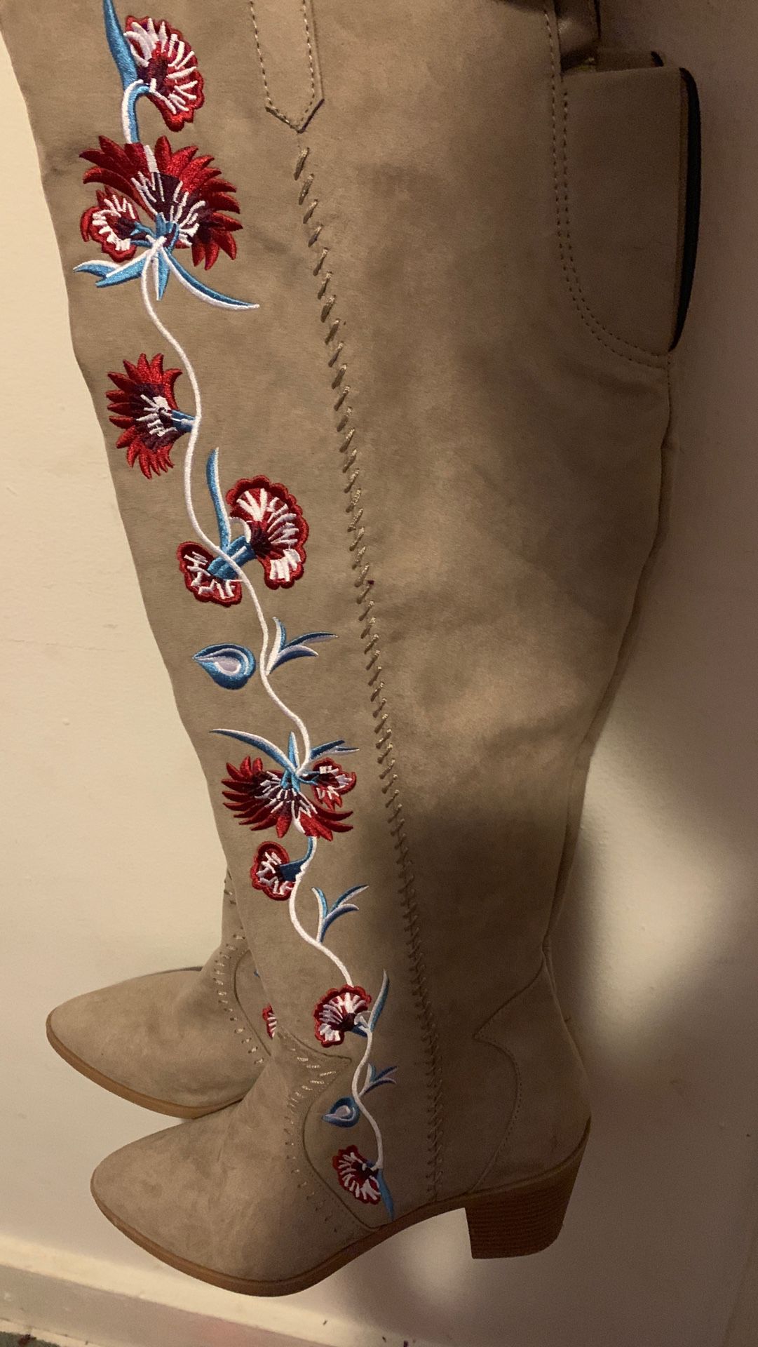 Suede cowgirl boots 9.5