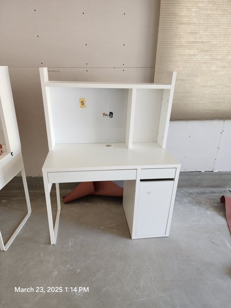 IKEA DESK KIDS MICKE