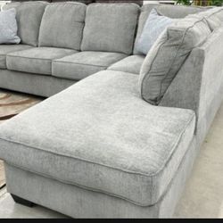 Off Gray Modern Cozy Small Sectional / Couch✅ Brand New🫵 Financing Available 💯 Sofa/ Living Room Set 💥