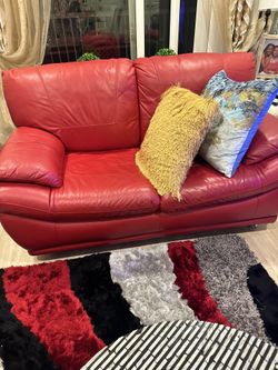 2 Seater Leather Sofa Used Looks New