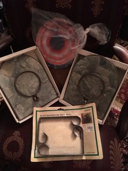 2 Wall Planters & 2 Wall Plant Hooks