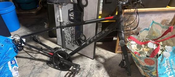 Trek bike Size Small (comes with wheels)