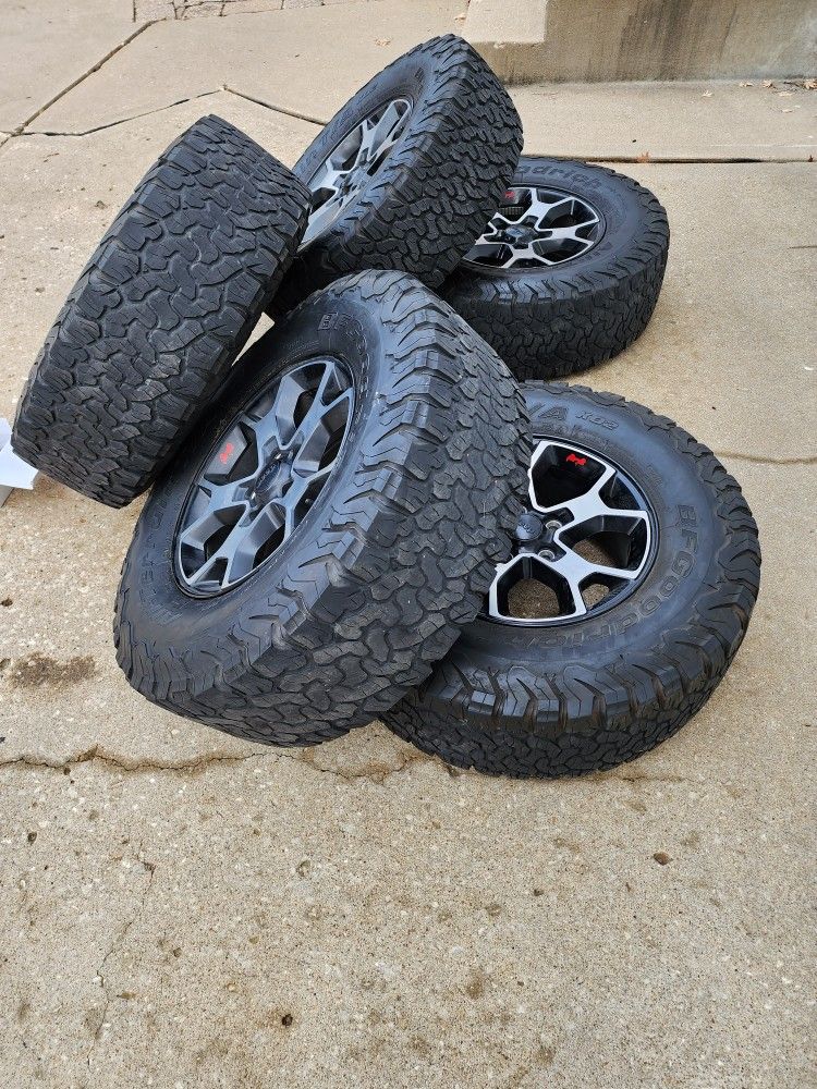 Jeep Rubicon Wheel Set