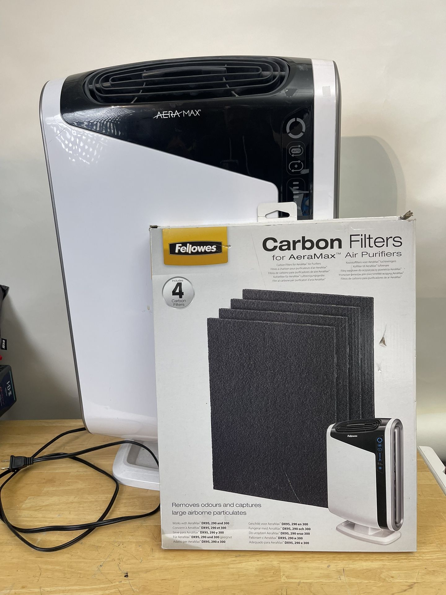 Fellowes Aera Max air filter and air purifier. Comes with 1 unused carbon filter.
