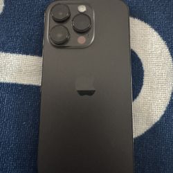 Two iPhone 14 Pros 