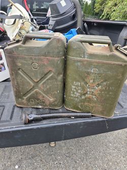 2 Metal Jerry Cans with 1 Spout