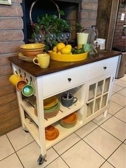 SALE🎉Kitchen island ,excellent condition, delivery Available, cash only