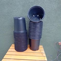 1 Gallon Trade Pots (New) Nursery One Gallon (130) Pots