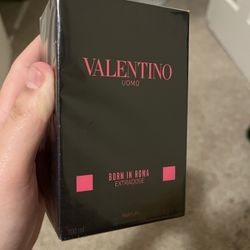VALENTINO 