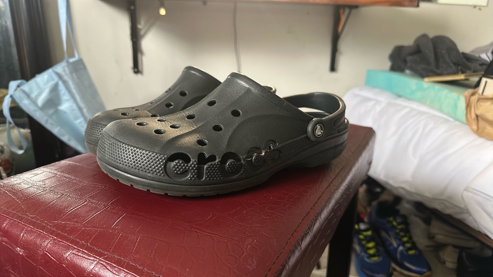 Men’s crocs size 10