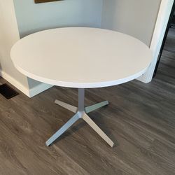 KNOLL Original  28” Tall- 36” Wide- Classic Style