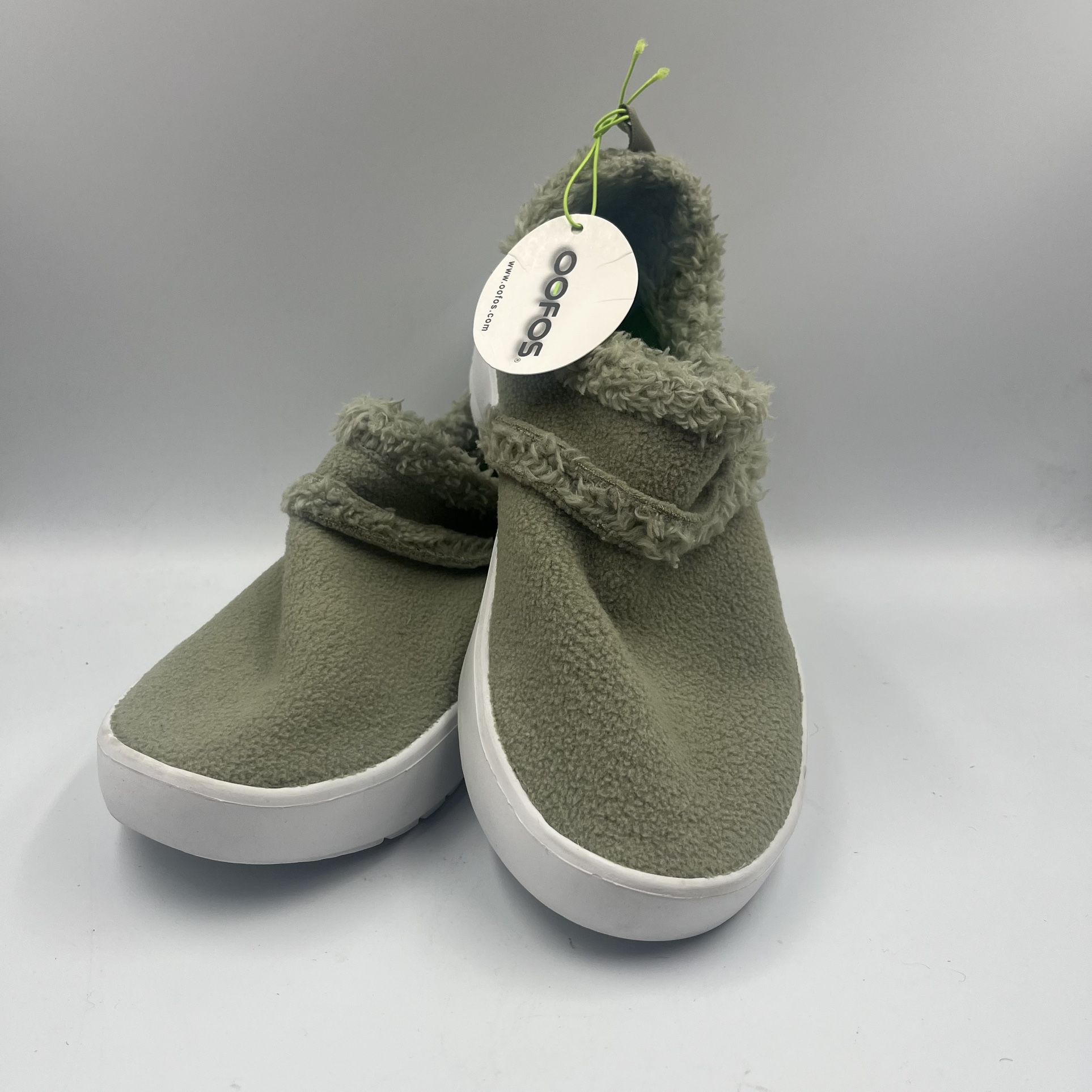 NEW OOFOS OOcoozies Women’s 10.5 Shoes Low Top Slip On Slippers Sage Green NWT