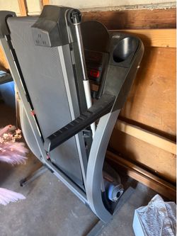 Treadmill (I fit )