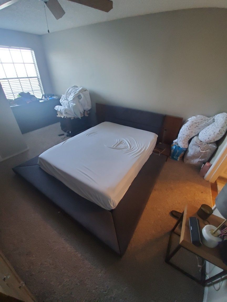 Platform bed - Like new