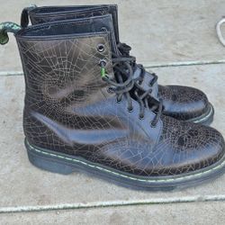 Doc Martin's Skull Web
