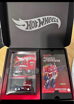 Hot Wheels Transformers Optimus Prime Die-Cast Set