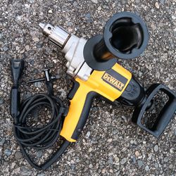 DeWalt Mud Drill DW130 9amp 0to550rpm Almost New Condition. For Pick Up Fremont Seattle. No Low Ball Offers Please. No Trades 
