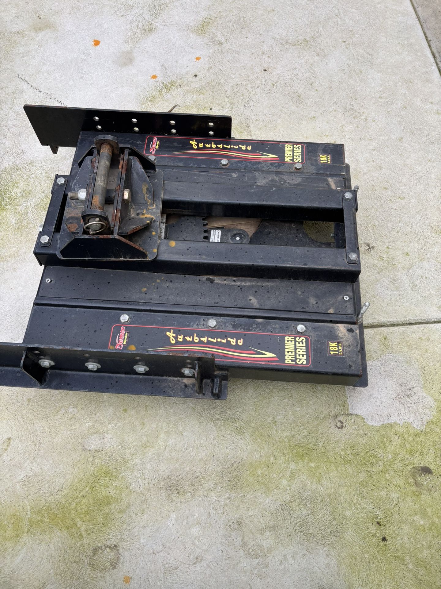 Demco Auto Slide 5th Wheel Hitch