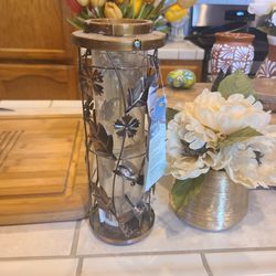Bird feeder. No handle/chain.
