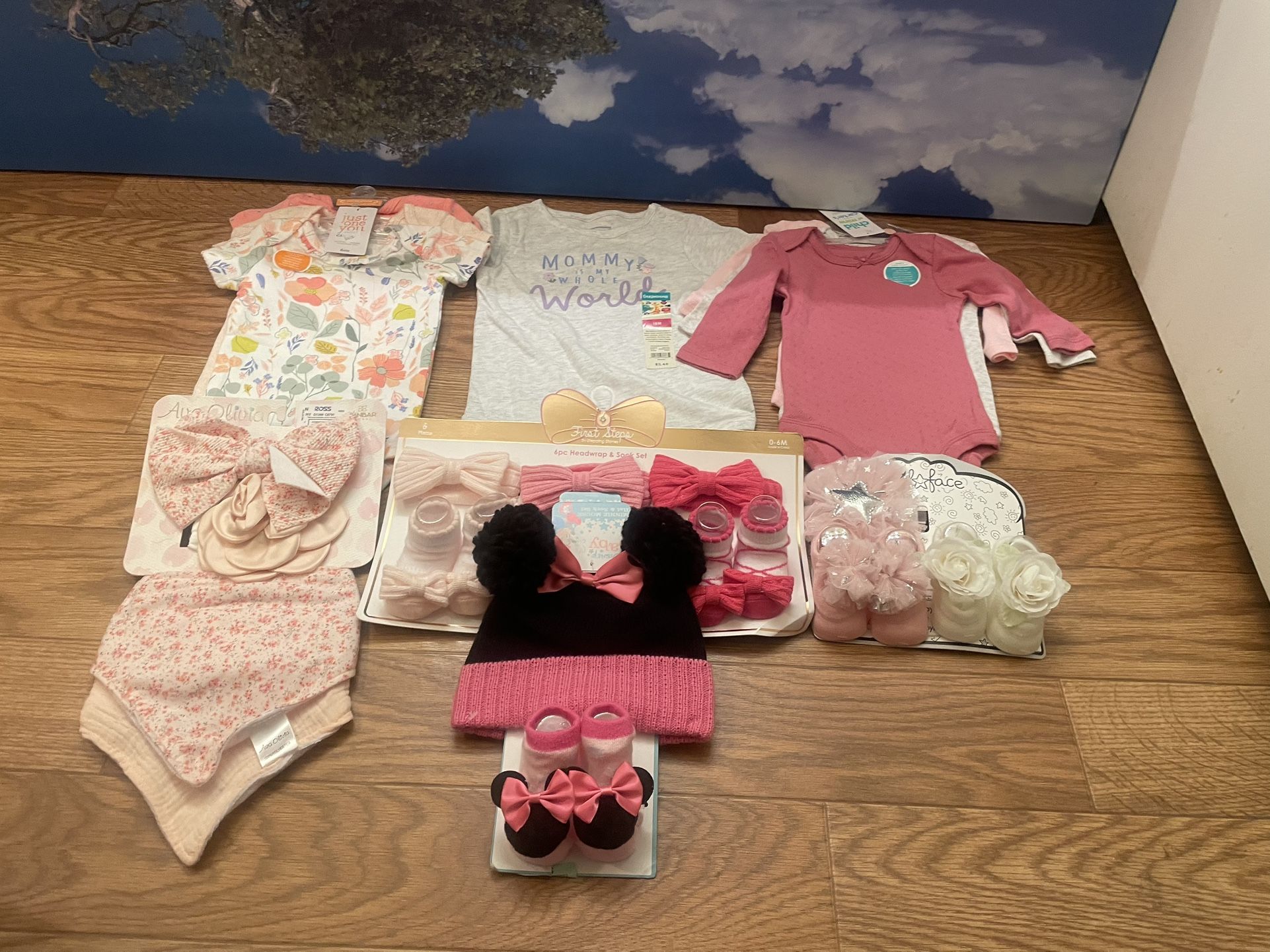 Unused Girl Baby Clothes And Accessories