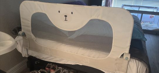 Bed rail bear theme