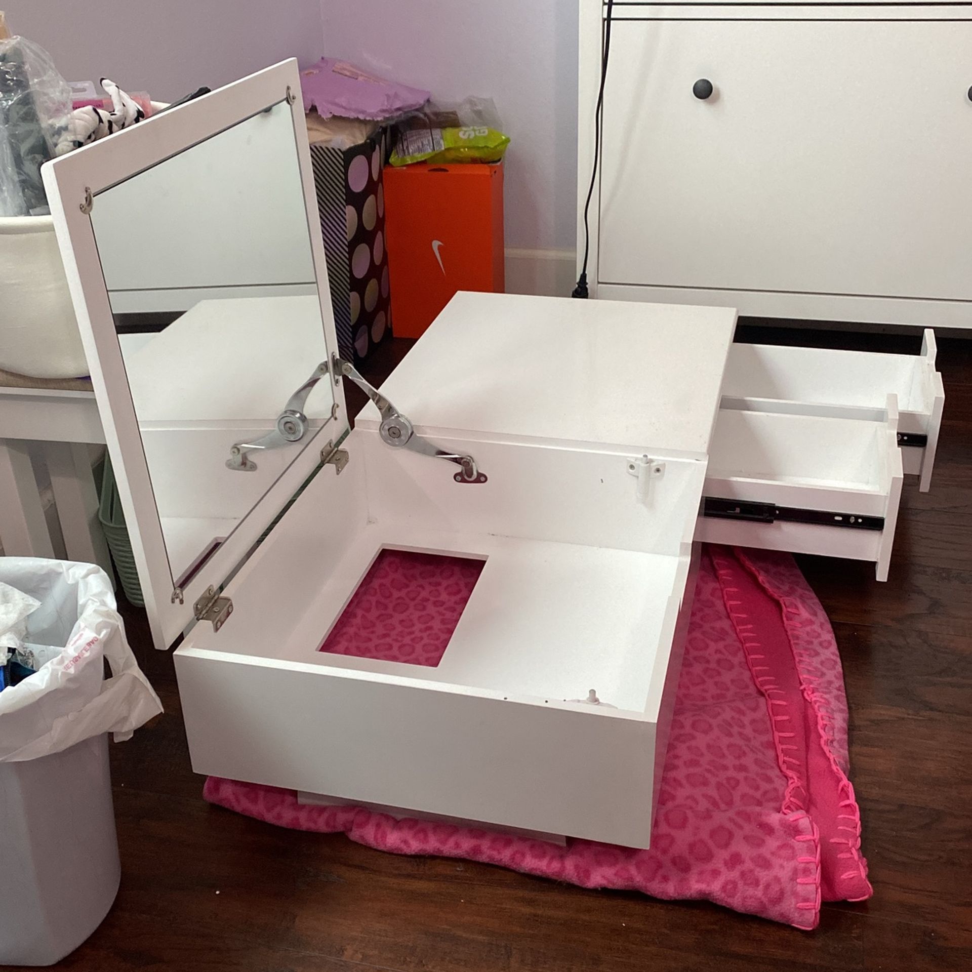 Vanity/Storage