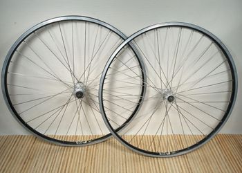 ALEX RIMS P18 700c 622x18 front and rear wheels. Good condition.
