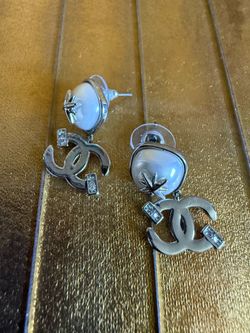 Adorable rhinestone silver pearl drop earrings