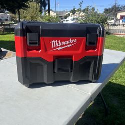 Milwaukee M18 Wet Dry Vacuum 