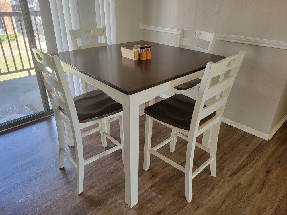 Dining Room Table With Four Chairs 