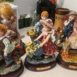 COLLECTABLE FIGURINES