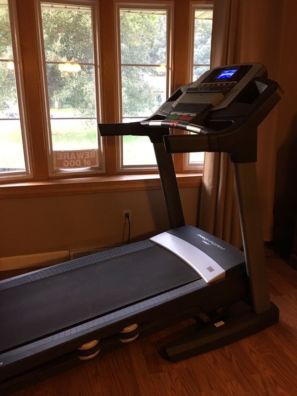 Proform 790T Proshox Elite2 cushioning Treadmill for Sale in Flushing