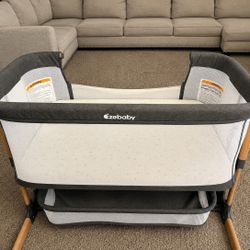     Baby Bassinet Bedside Sleeper – Barely Used / Great Condition
