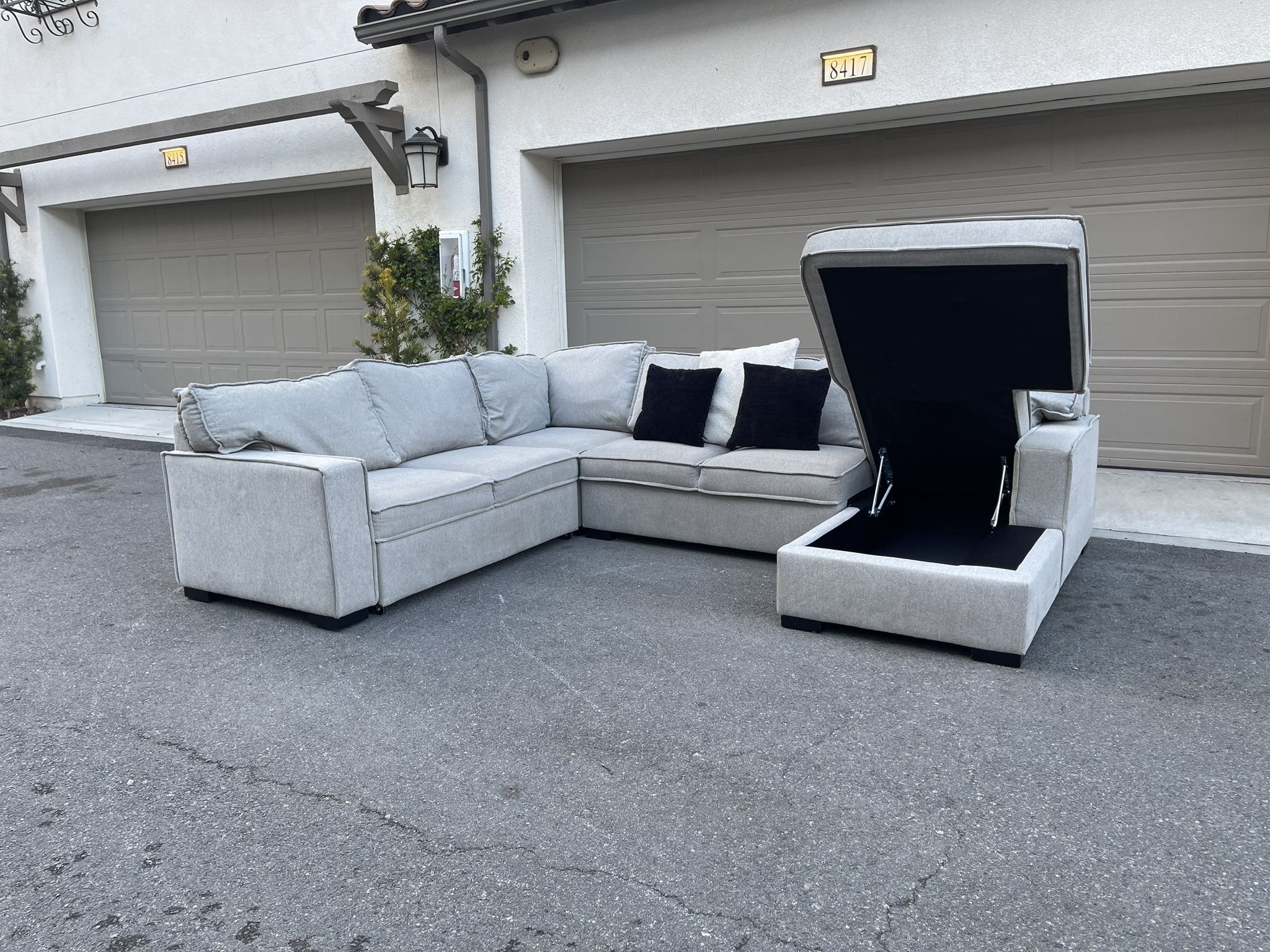 Beautiful Gray Sectional Couch In Excellent Condition With Pull Out Bed - Free Delivery 🚚