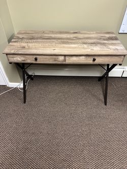 Desk w/ 2 drawers