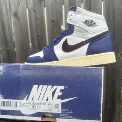 Jordan 1 Retro High OG Grade School Kids Shoe