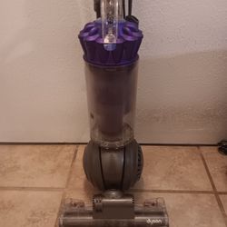 Nearly New Dyson Dc40 Ball Upright Vacuum Cleaner