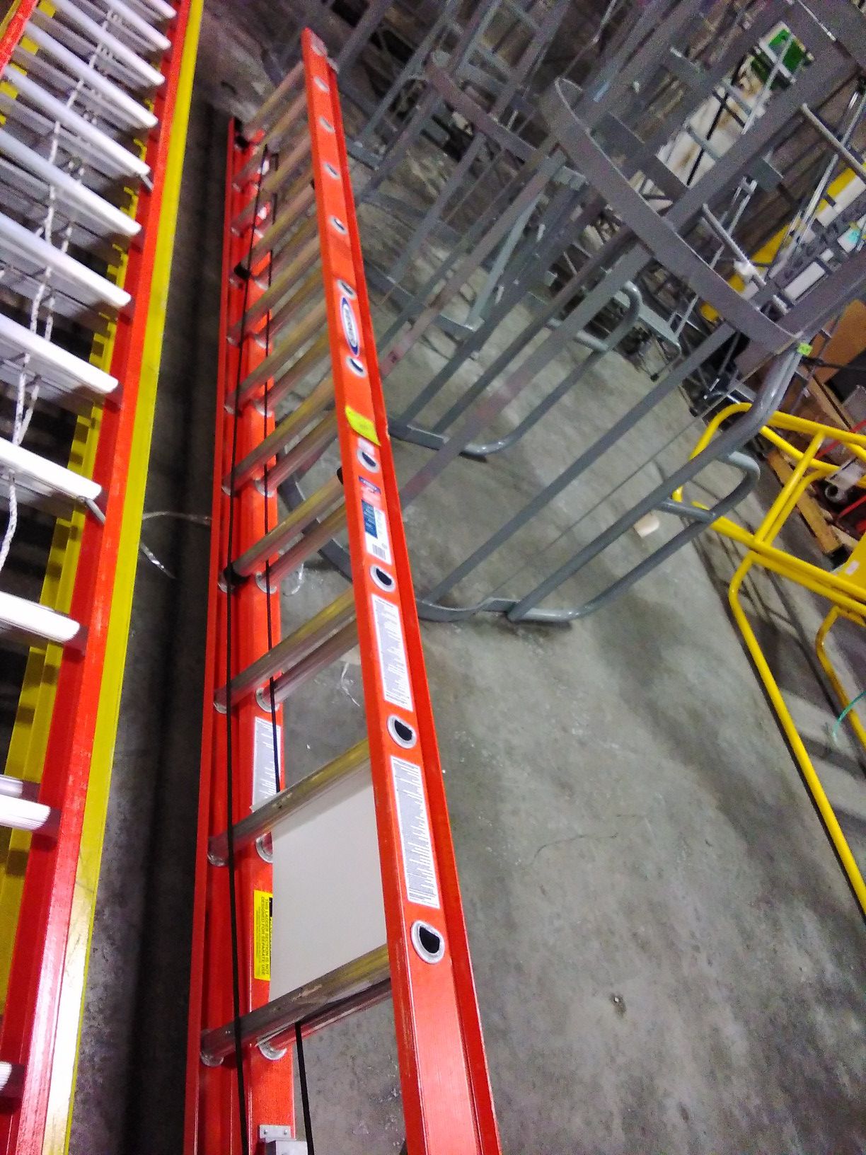 28ft Fiberglass Extension Ladder