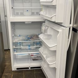 Frigidaire FRTDAW 20.5-cu ft Top-Freezer Refrigerator