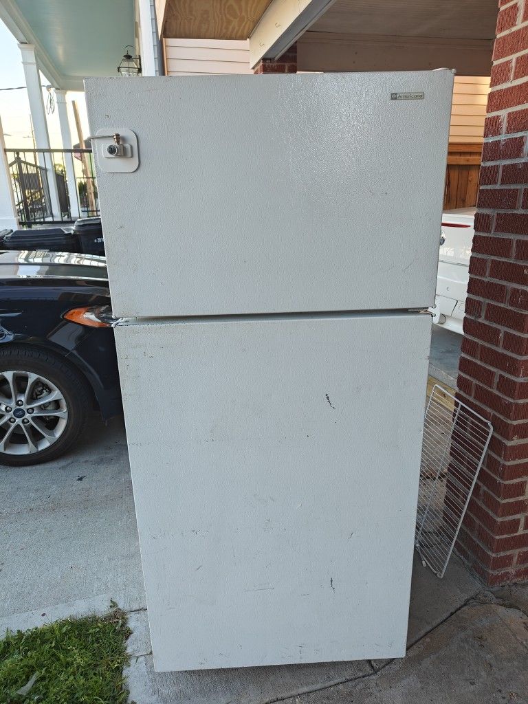 Refrigerator 