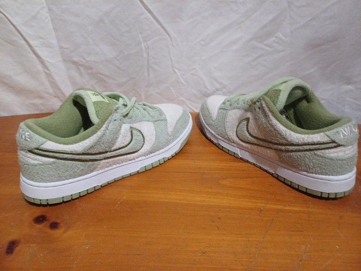 NIKE DUNK LOW Honeydew 