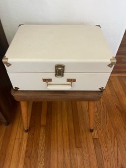 Crosley Cruiser Deluxe Bluetooth Record Player – Cream/White