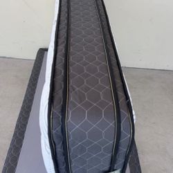 Set Full Size  Double Side Pillow Top Mattress And Box Spring 