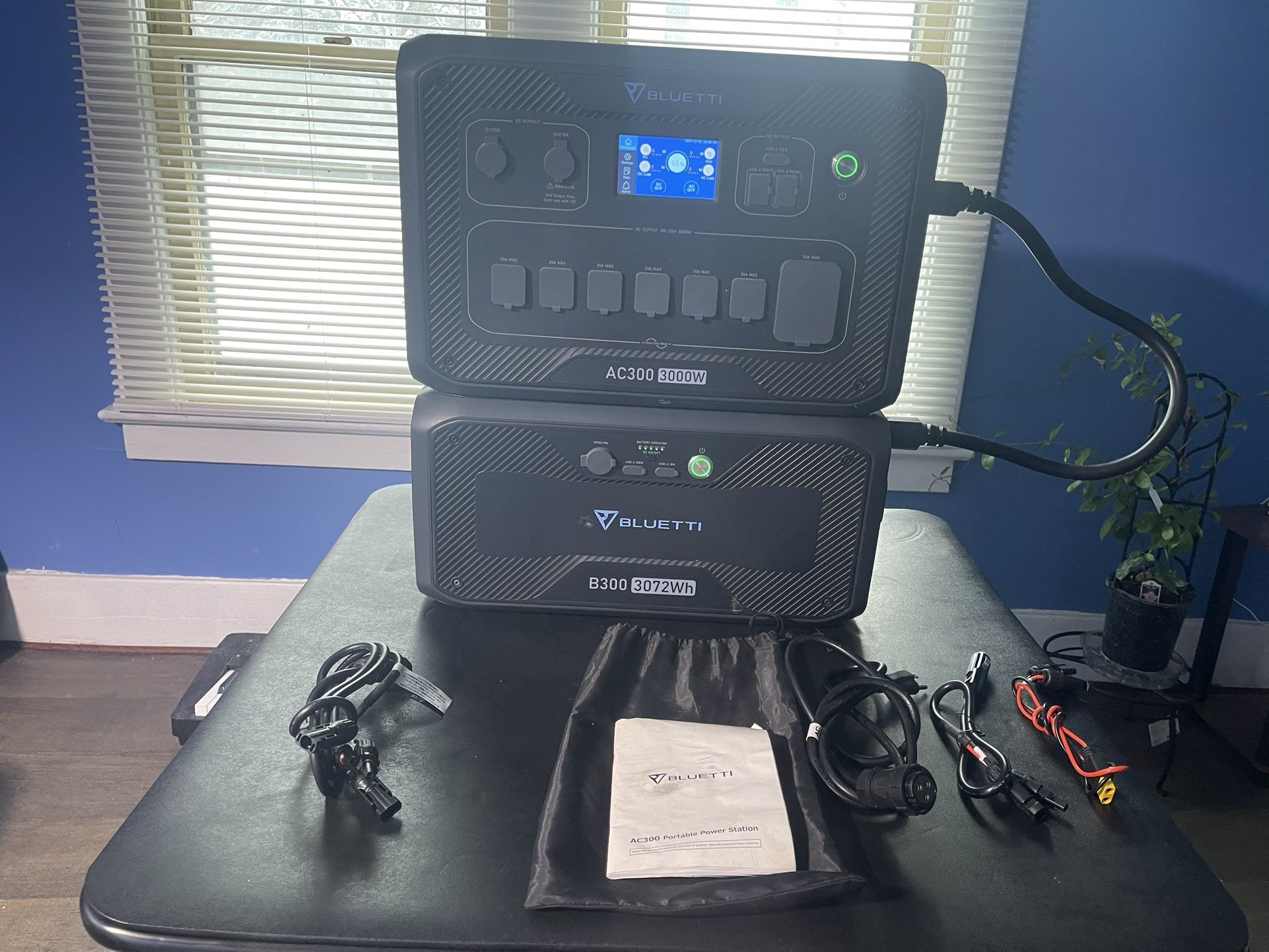 Bluetti B300 Expansion Battery + Bluetti Solar Panels – Great Condition