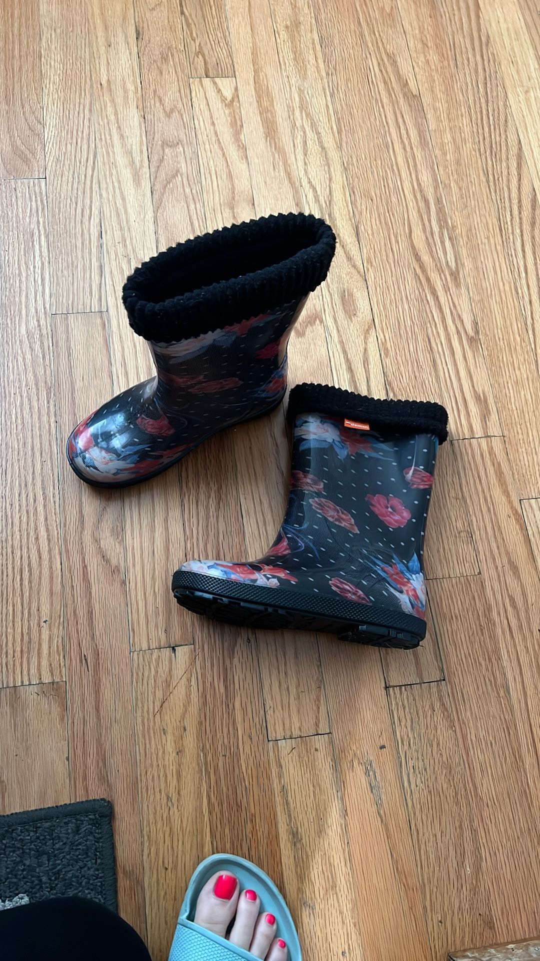 New European Brand Rainboots Girl Size  32/33