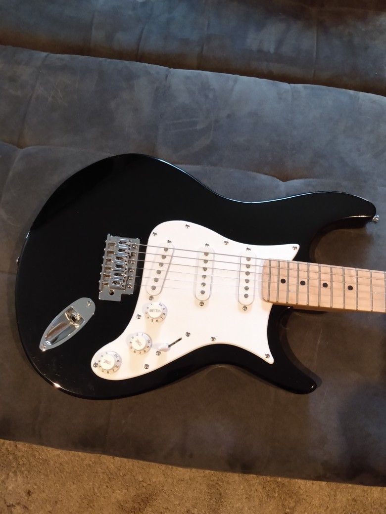 Behringer *Stratocaster style* Electric Guitar for Sale in Covington